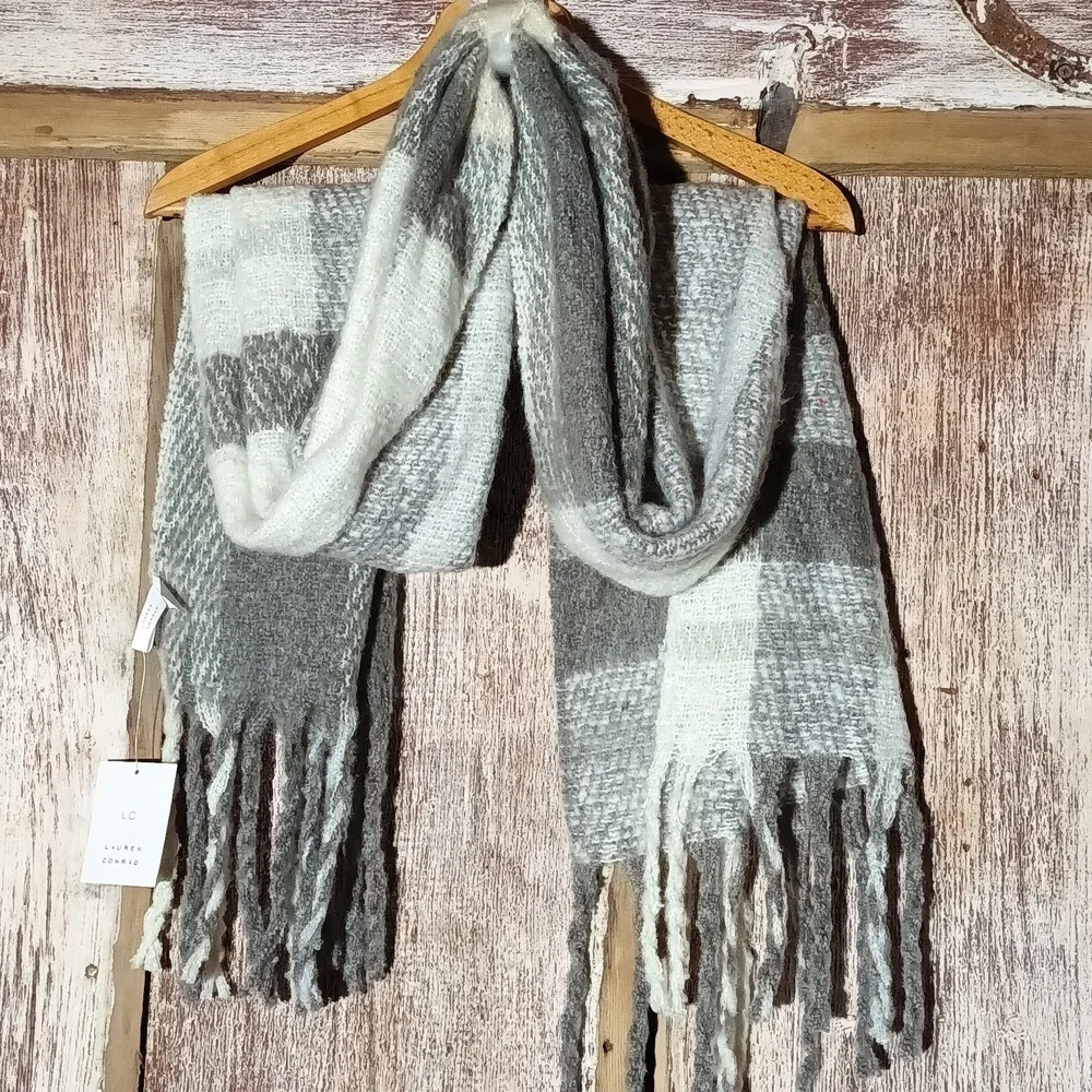 Cozy Lauren Conrad oblong blanket scarf wrap cream gray white fringe - Picture 2 of 8
